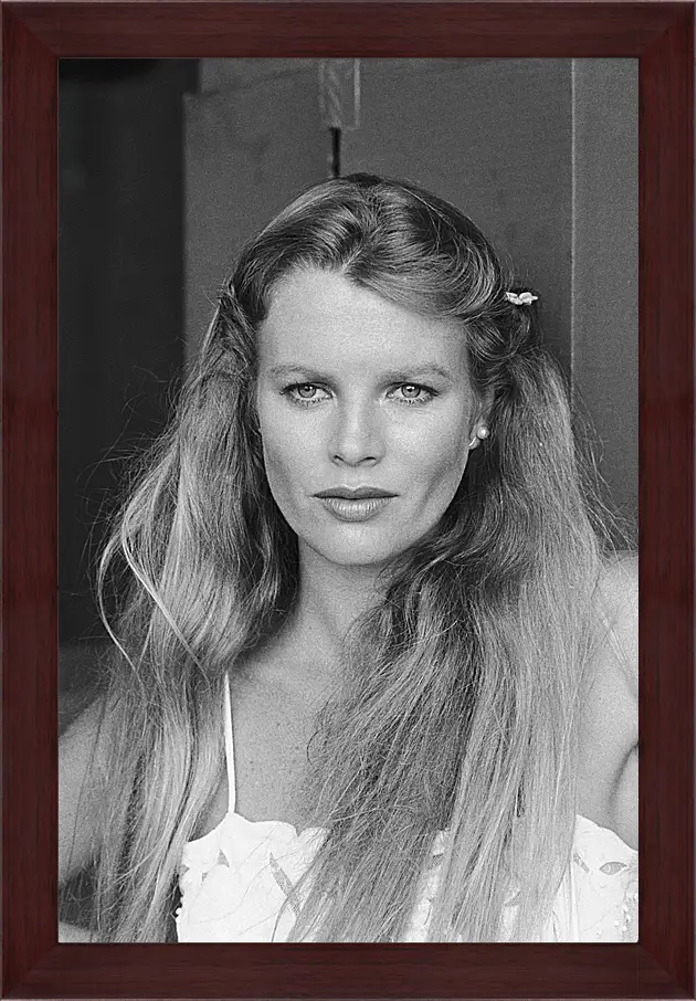 Картина в раме - Ким Бейсингер. Kim Basinger