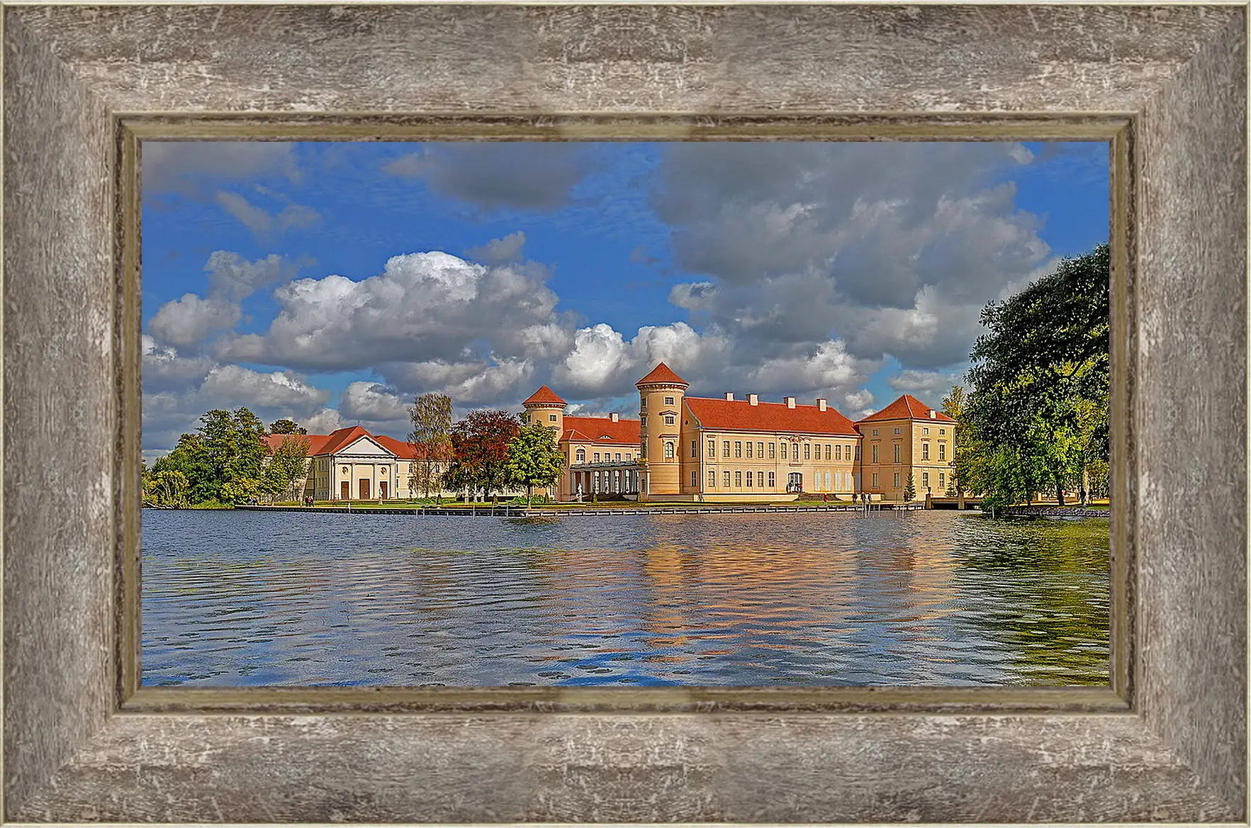 Картина в раме - Город