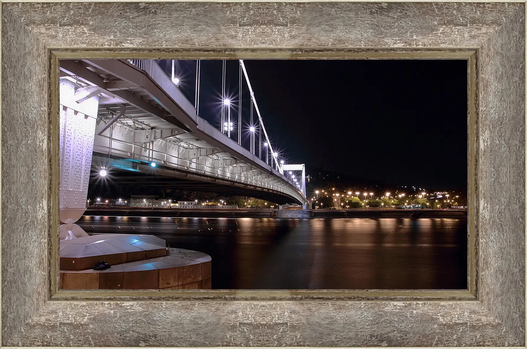 Картина в раме - Город