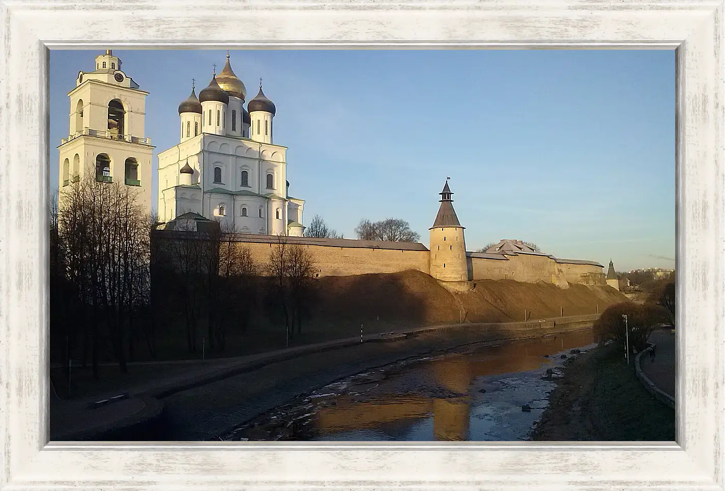 Картина в раме - Город