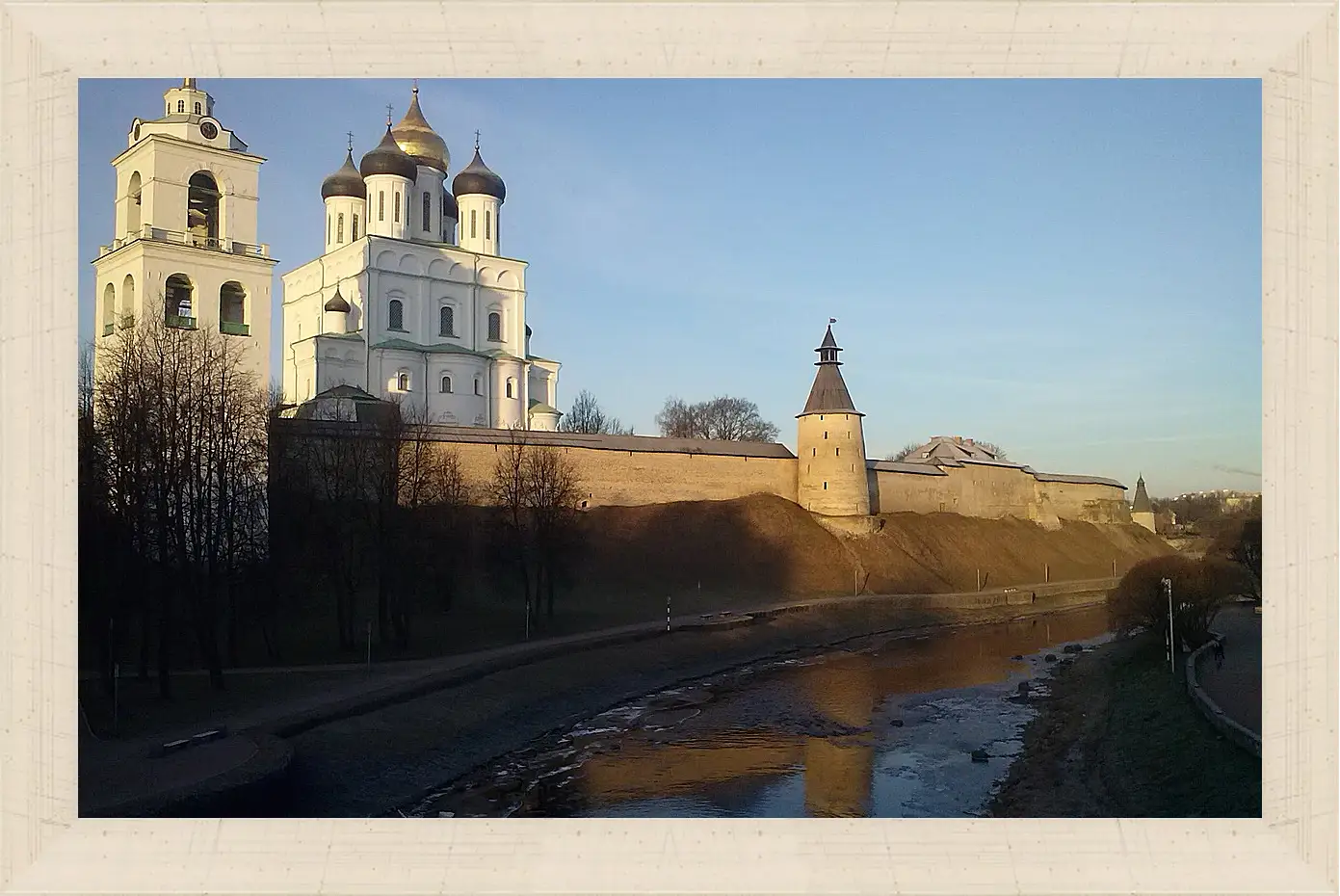 Картина в раме - Город