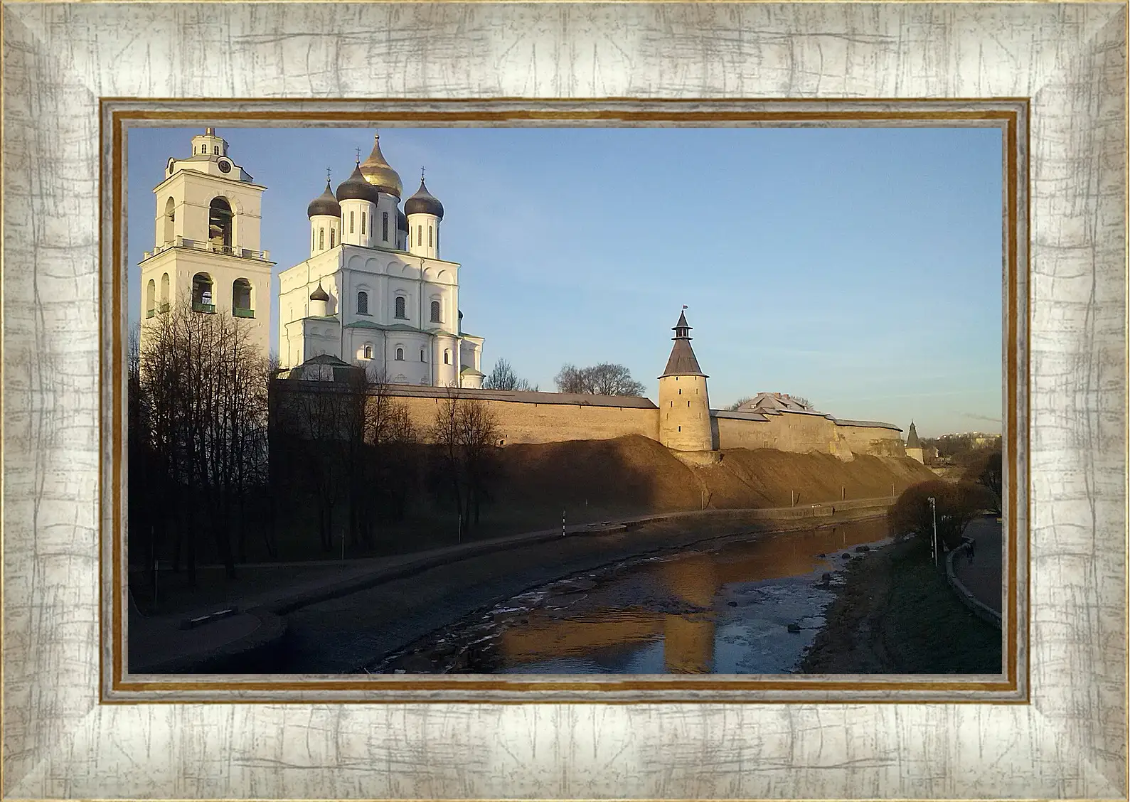 Картина в раме - Город