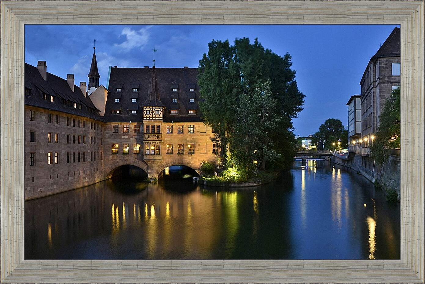 Germany lighting. Река Пегниц в Нюрнберге. Госпиталь Святого духа Нюрнберг. Нюрнберг Германия. Река Германии Нюрнберг.