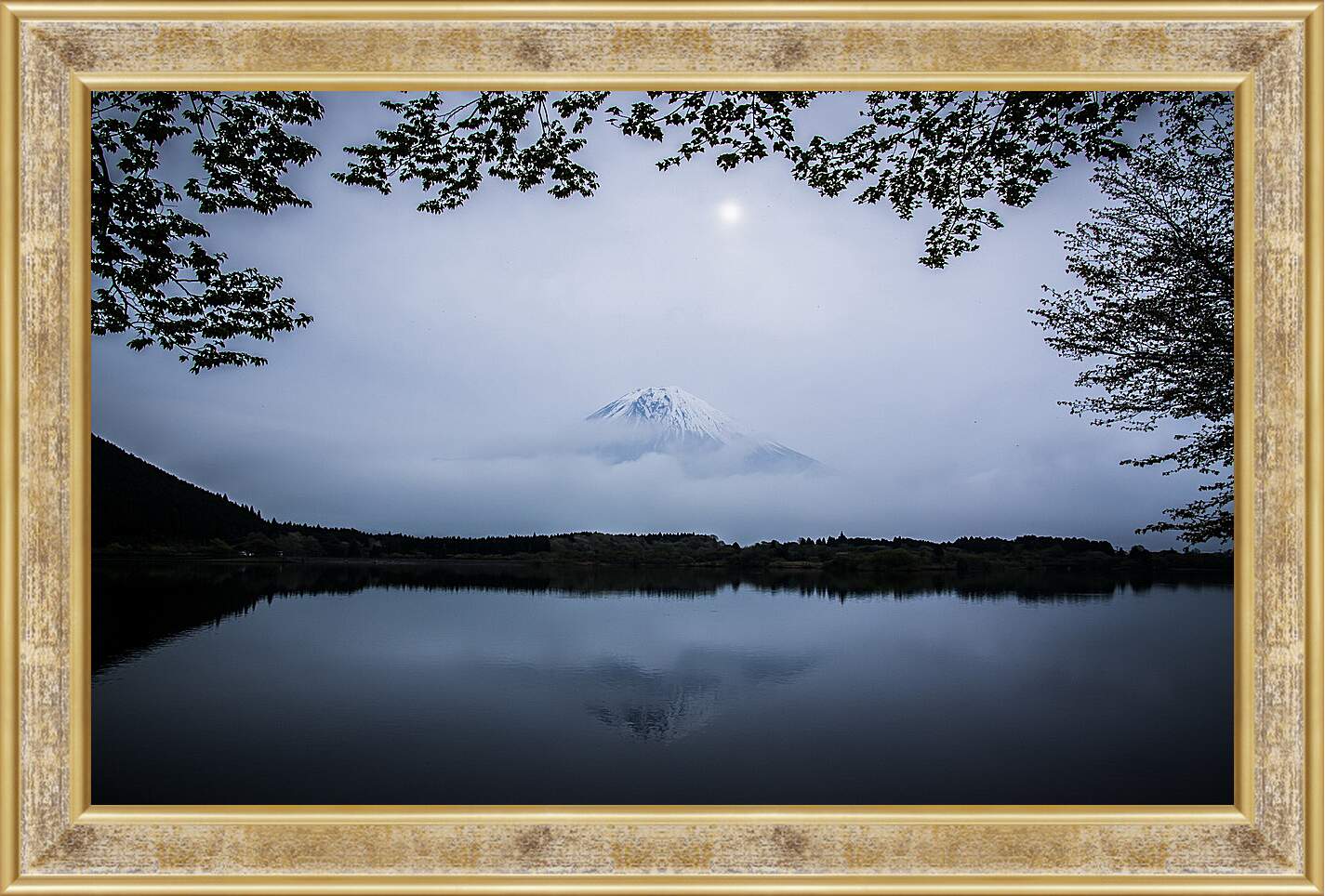 Картина в раме - Город