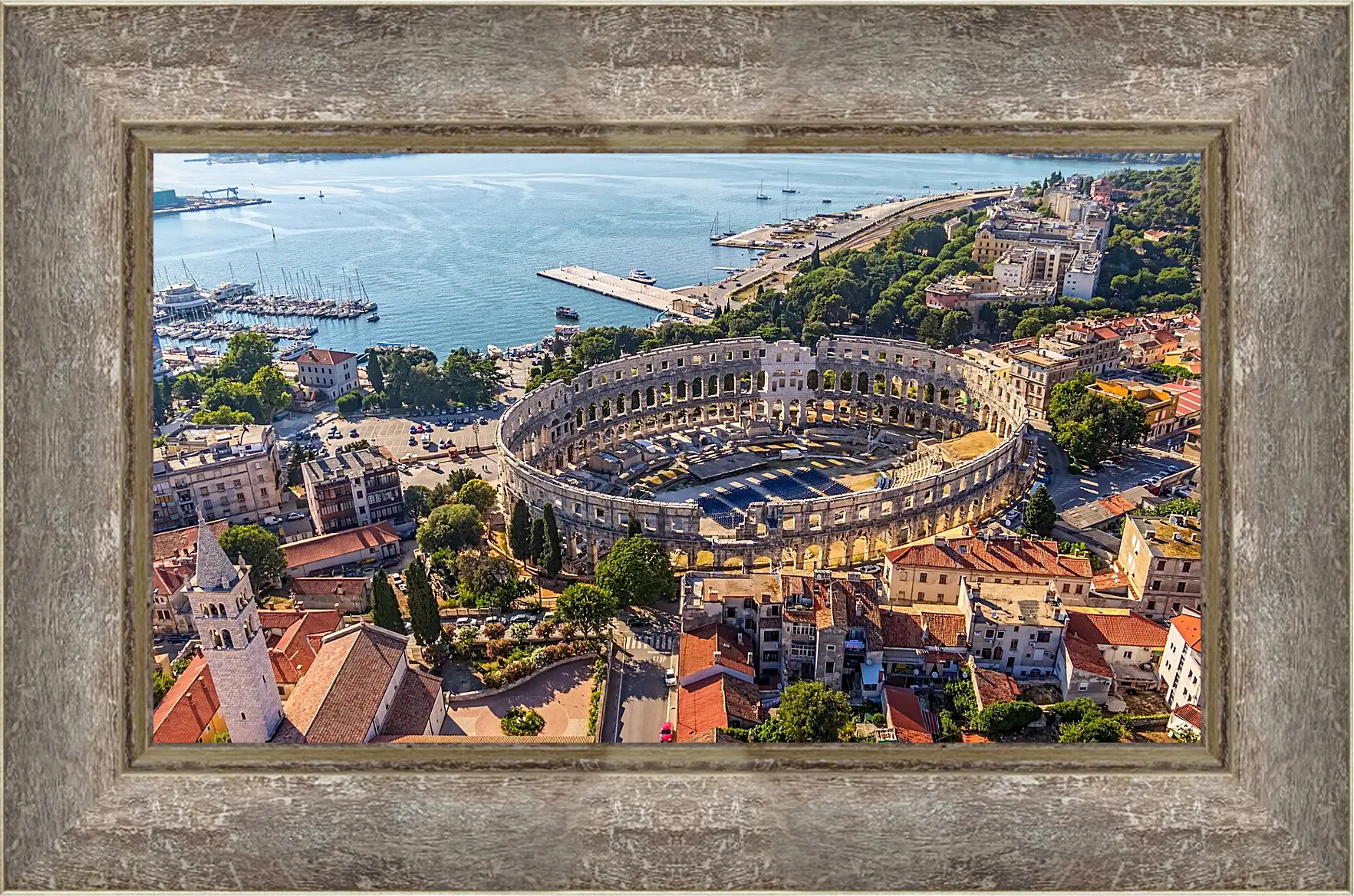 Картина в раме - Город