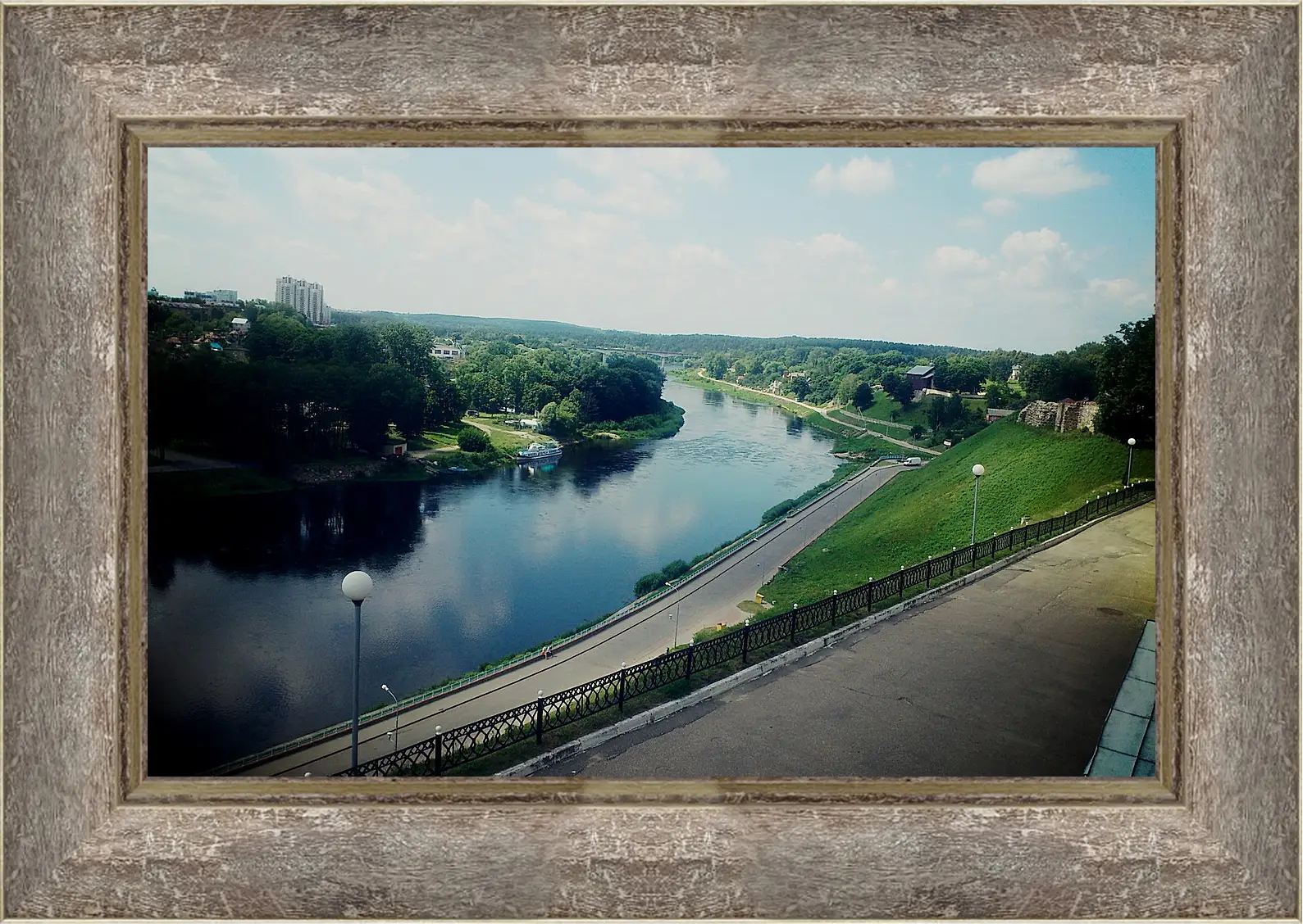 Картина в раме - Город