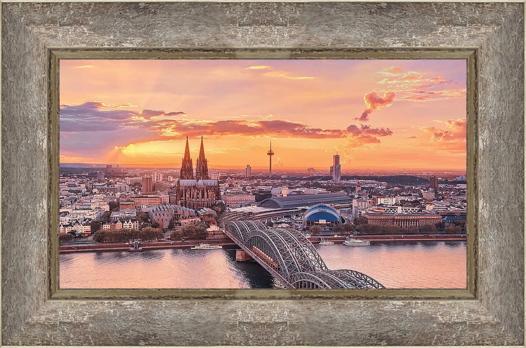 Картина в раме - Город