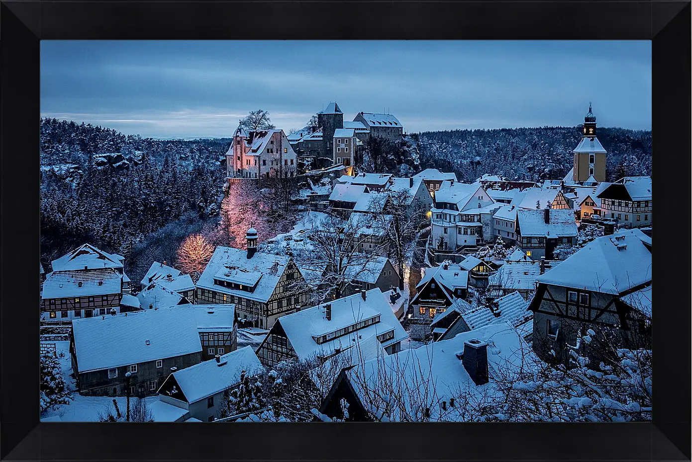 Картина в раме - Город