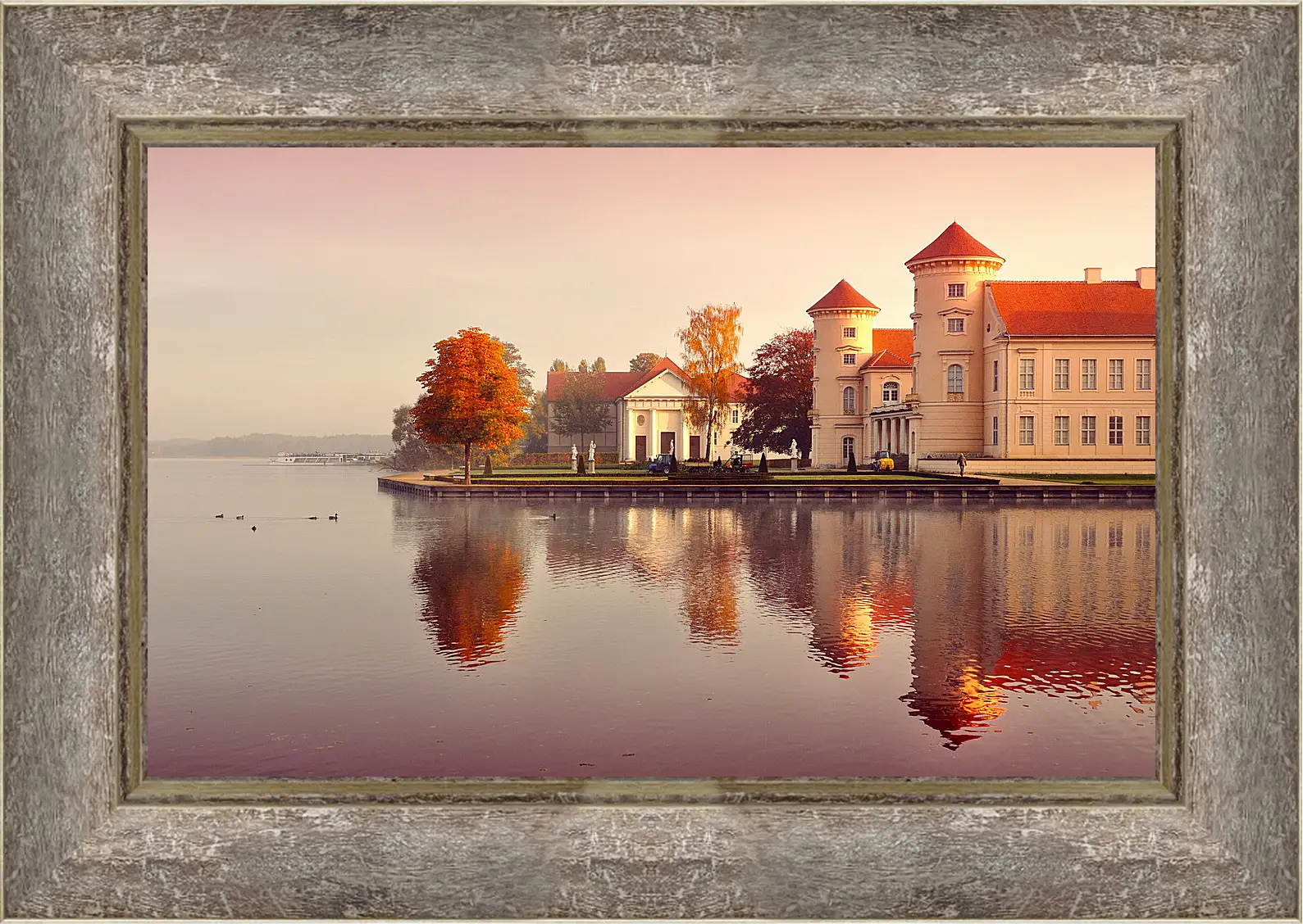 Картина в раме - Город