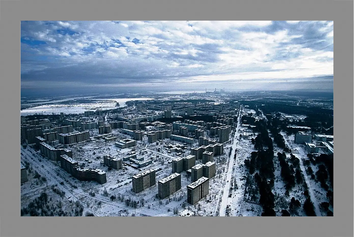 Картина в раме - Город