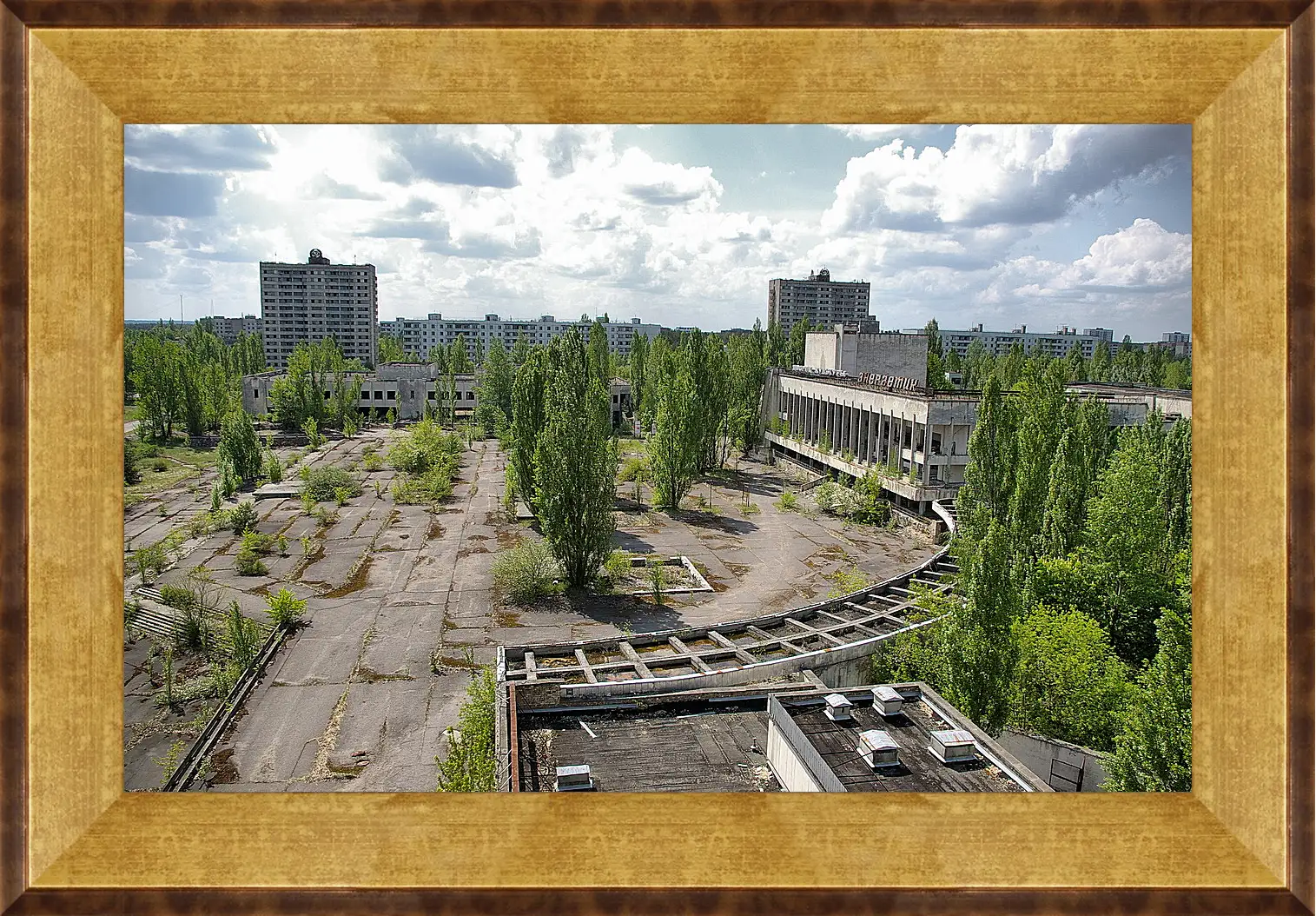 Картина в раме - Город