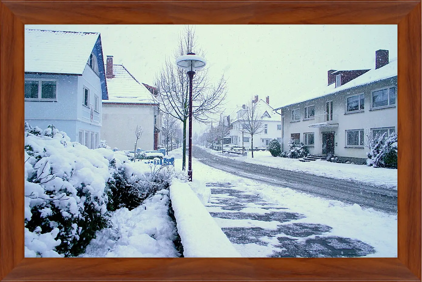 Картина в раме - Город