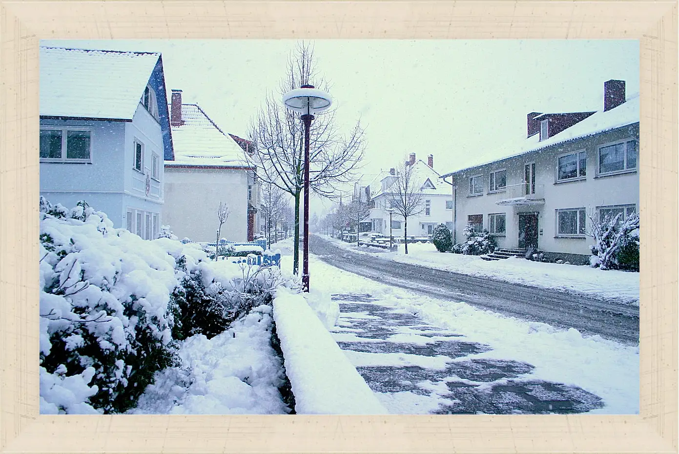 Картина в раме - Город