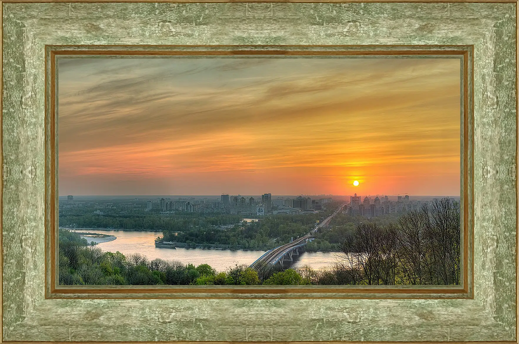 Картина в раме - Город