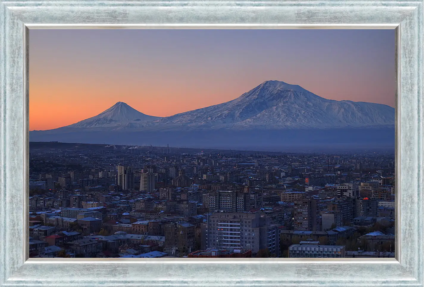 Картина в раме - Город