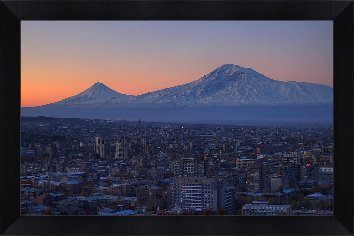 Картина в раме - Город