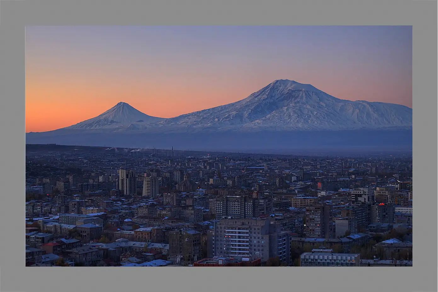 Картина в раме - Город