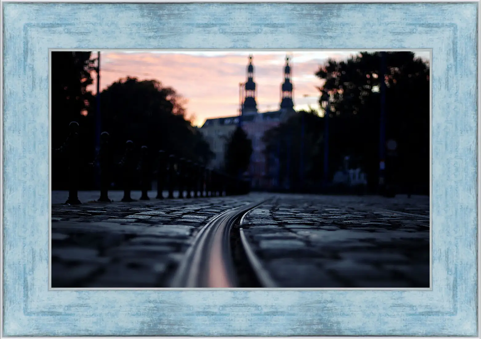 Картина в раме - Город