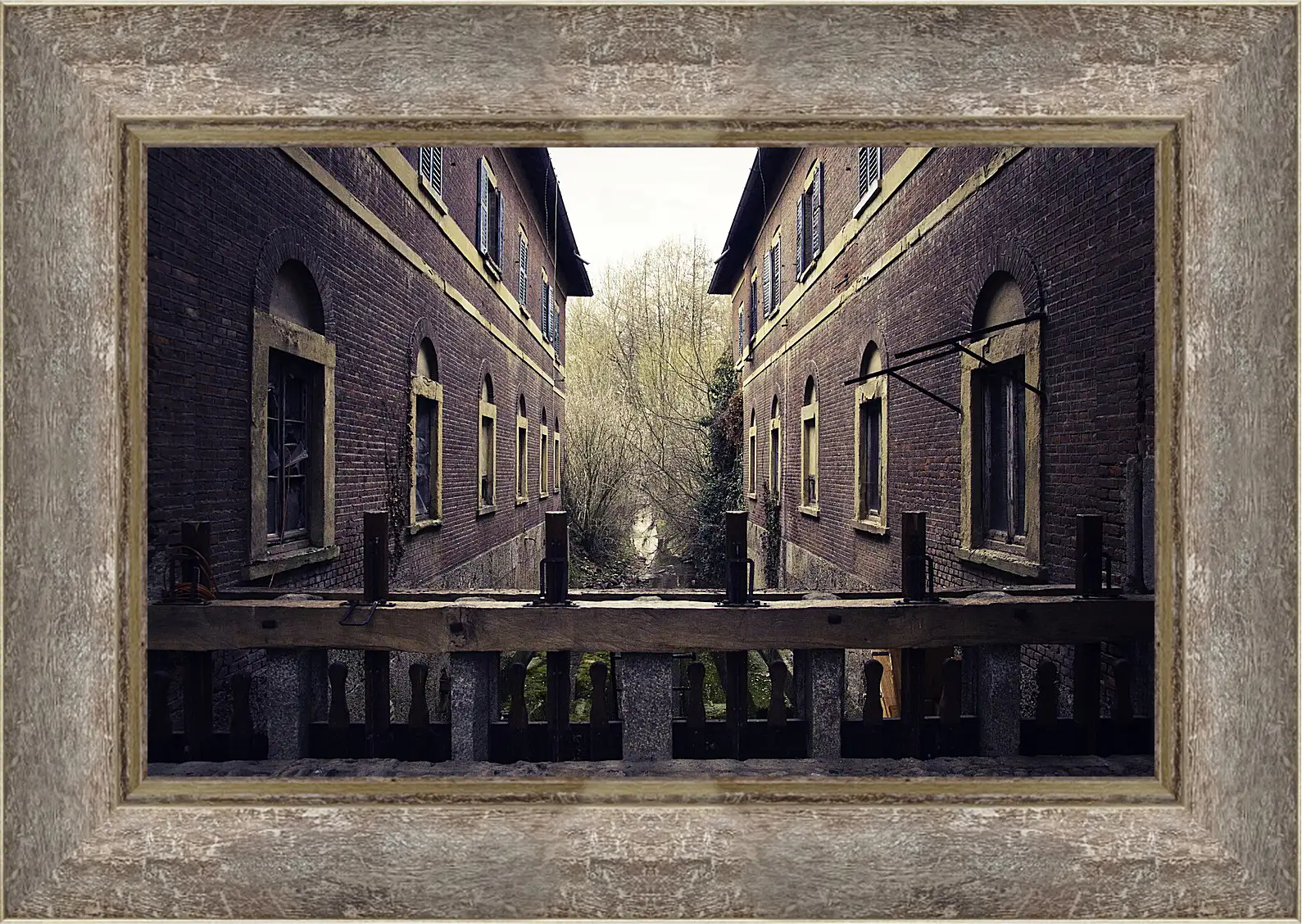 Картина в раме - Город