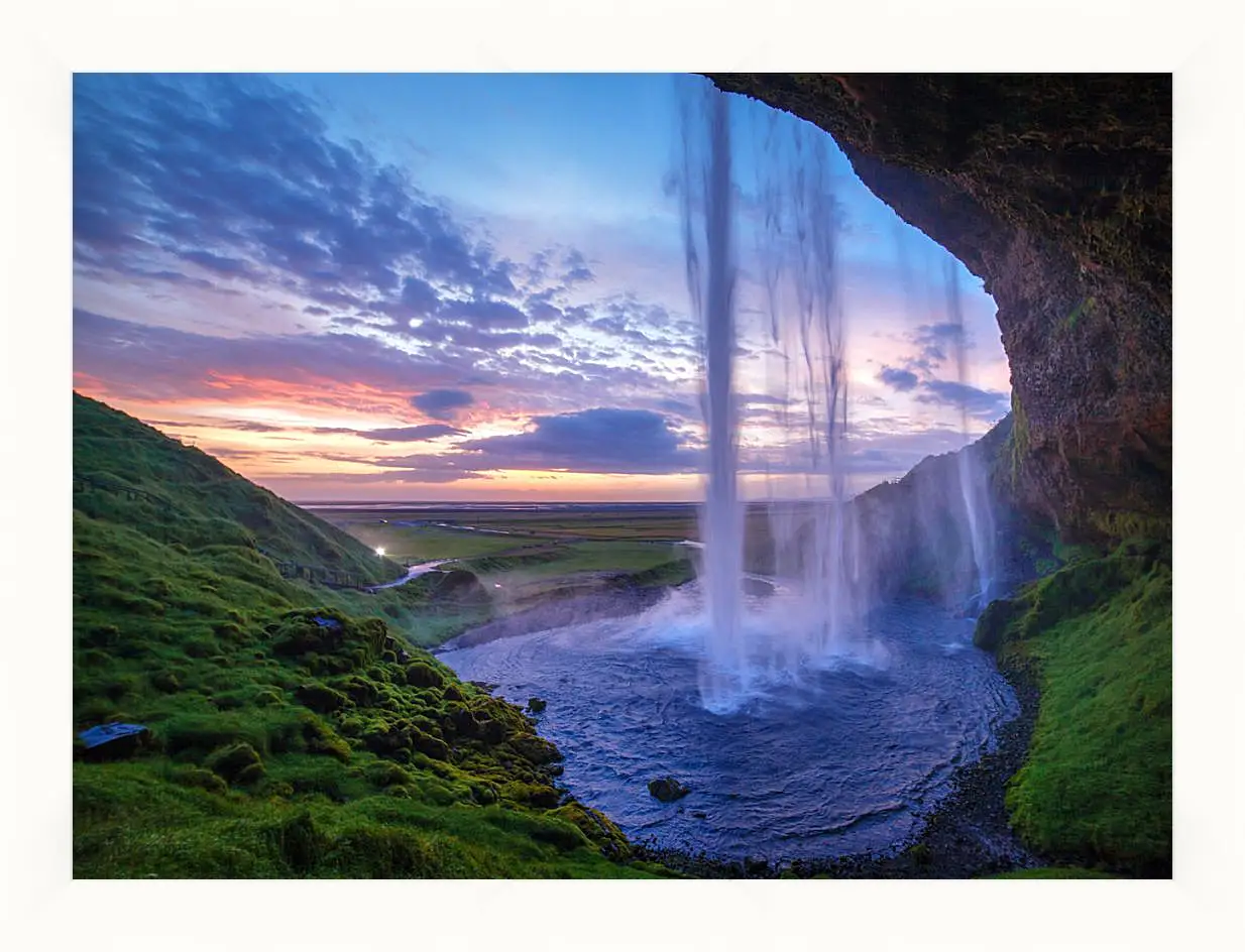 Картина в раме - Водопад