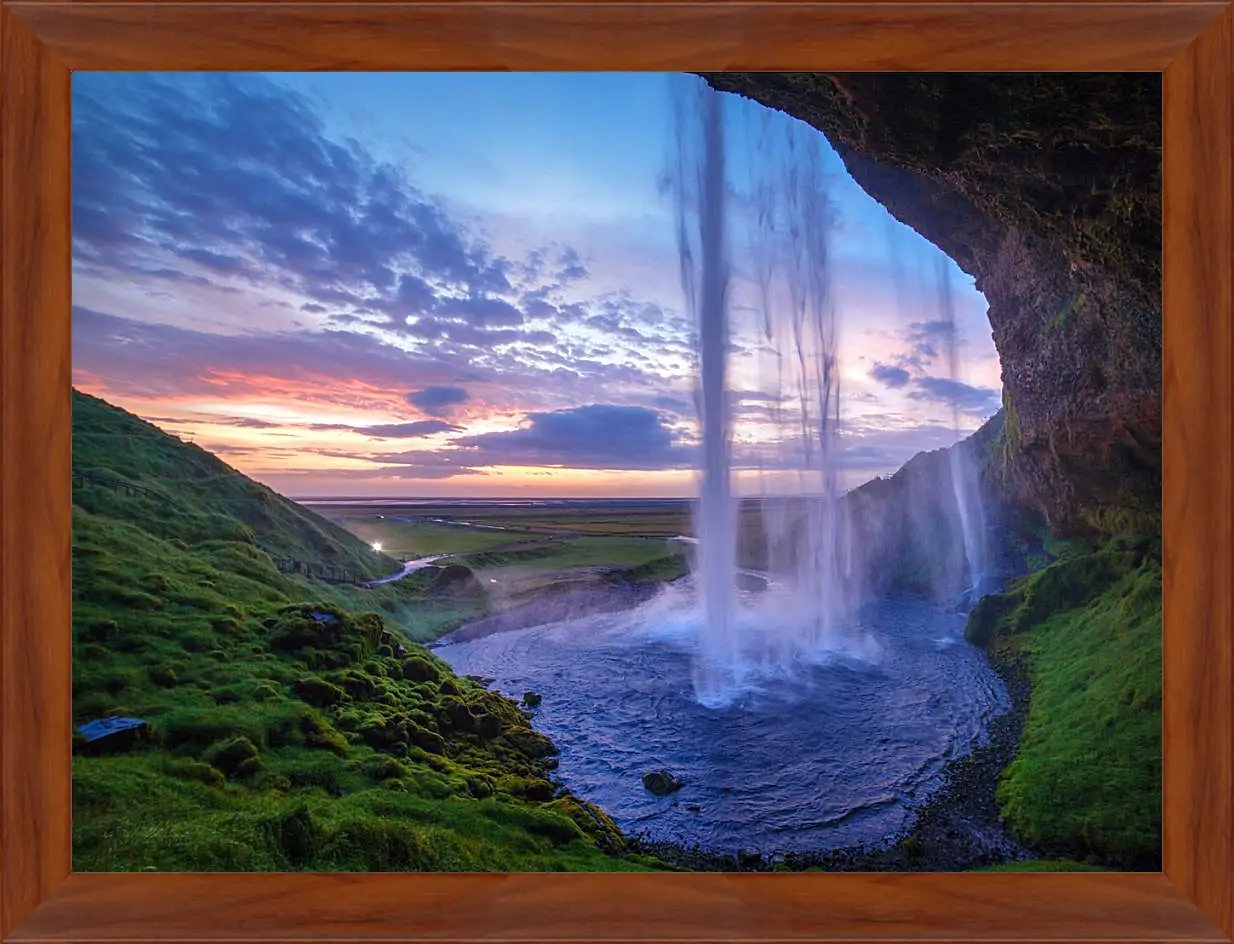 Картина в раме - Водопад