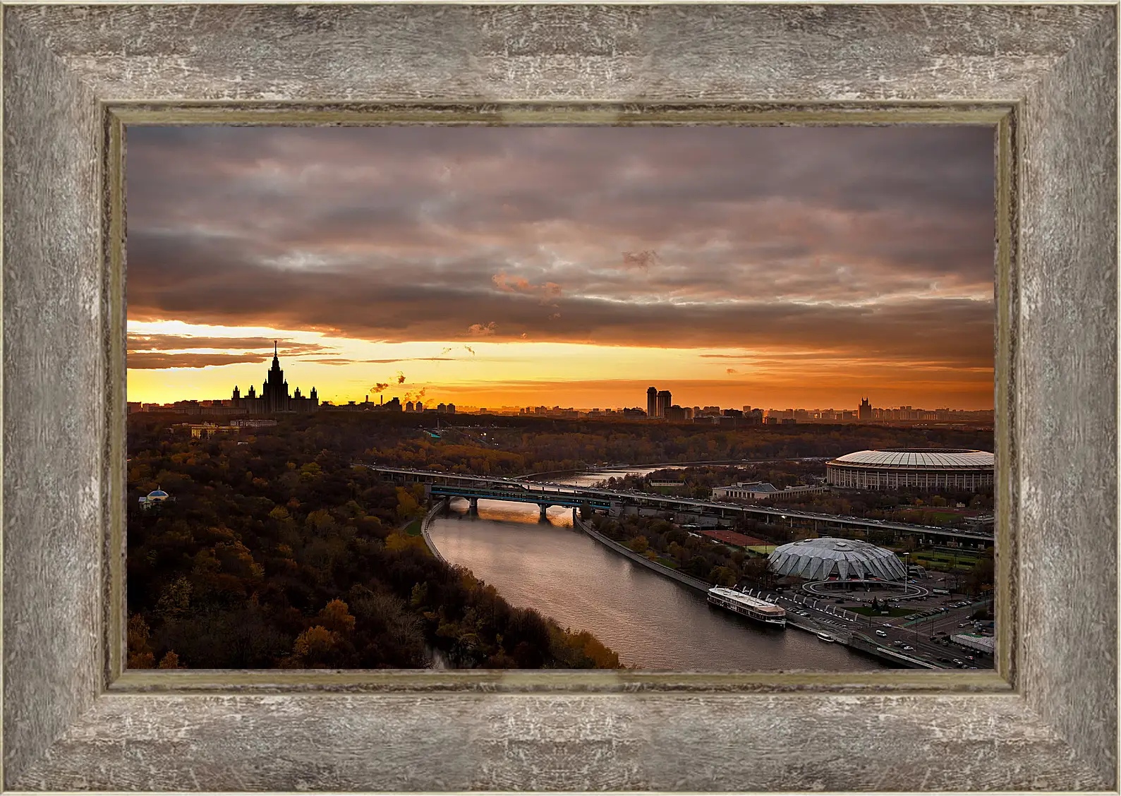 Картина в раме - Город