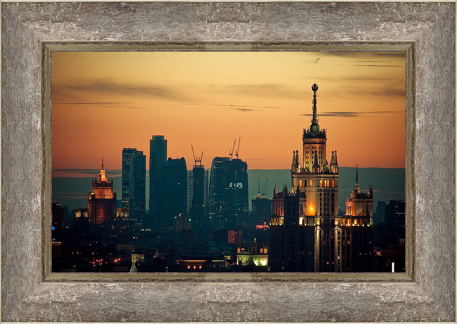 Картина в раме - Город