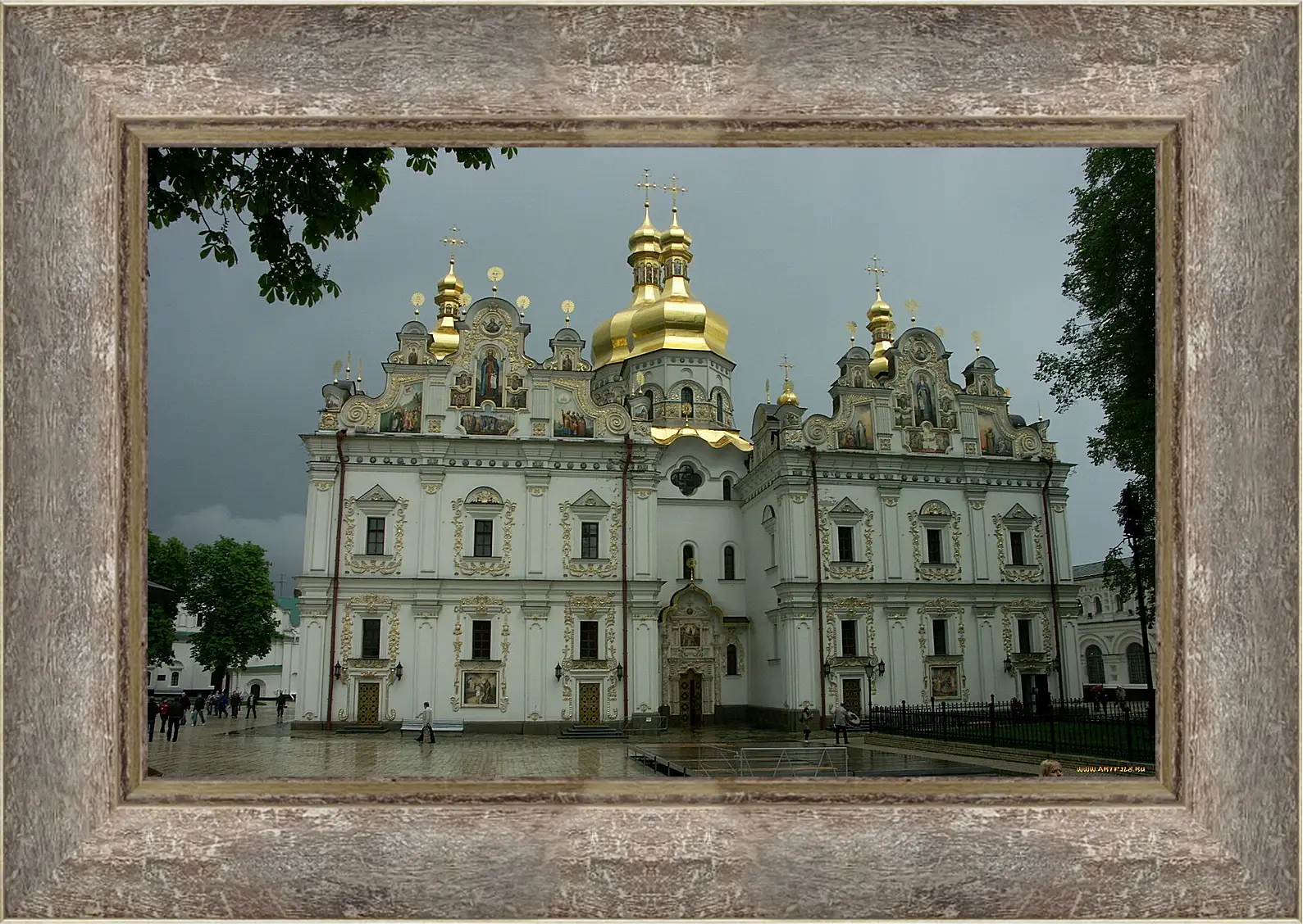Картина в раме - Город