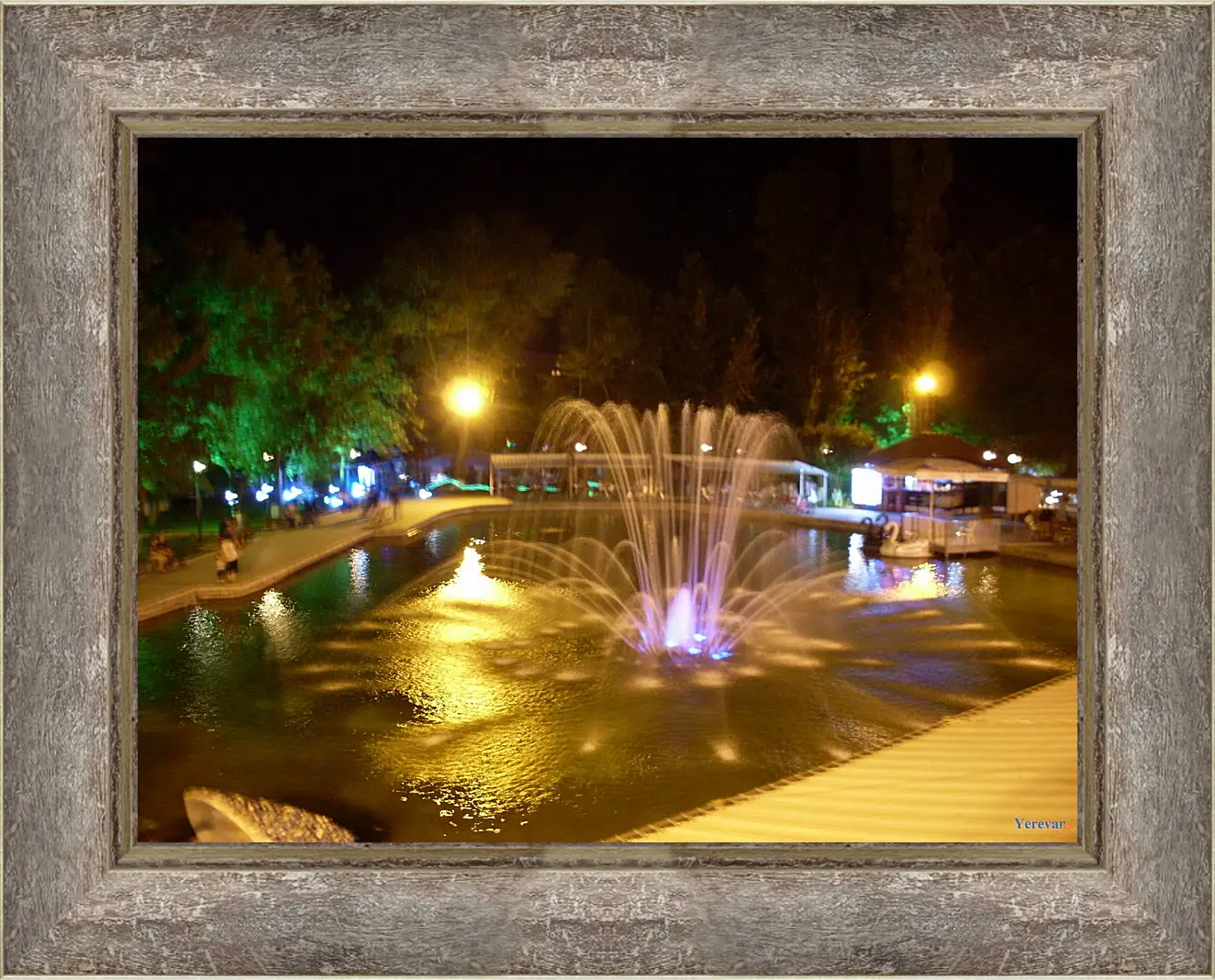 Картина в раме - Город