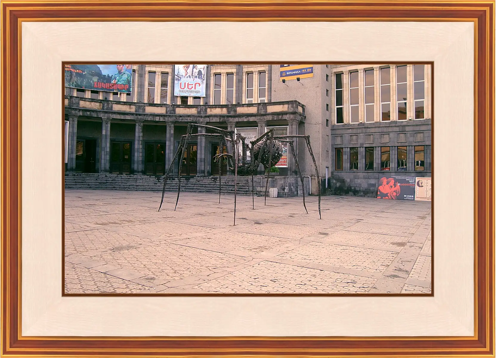 Картина в раме - Город