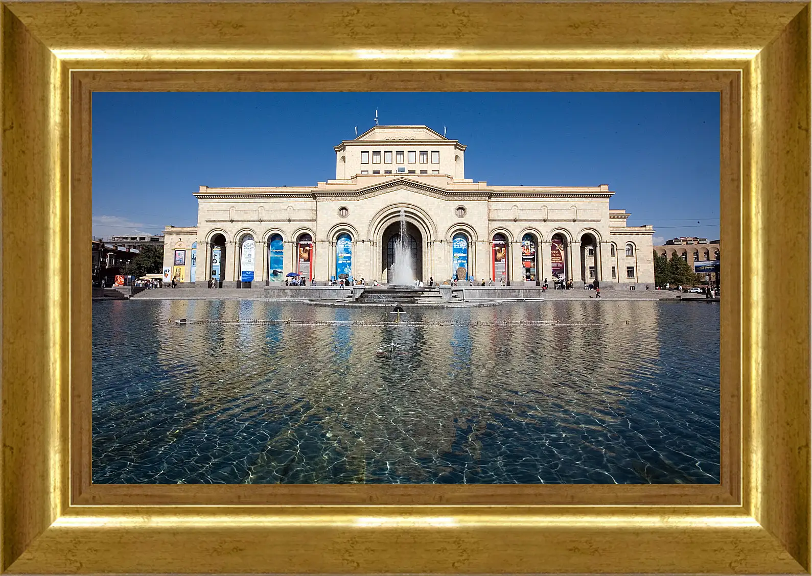 Картина в раме - Город