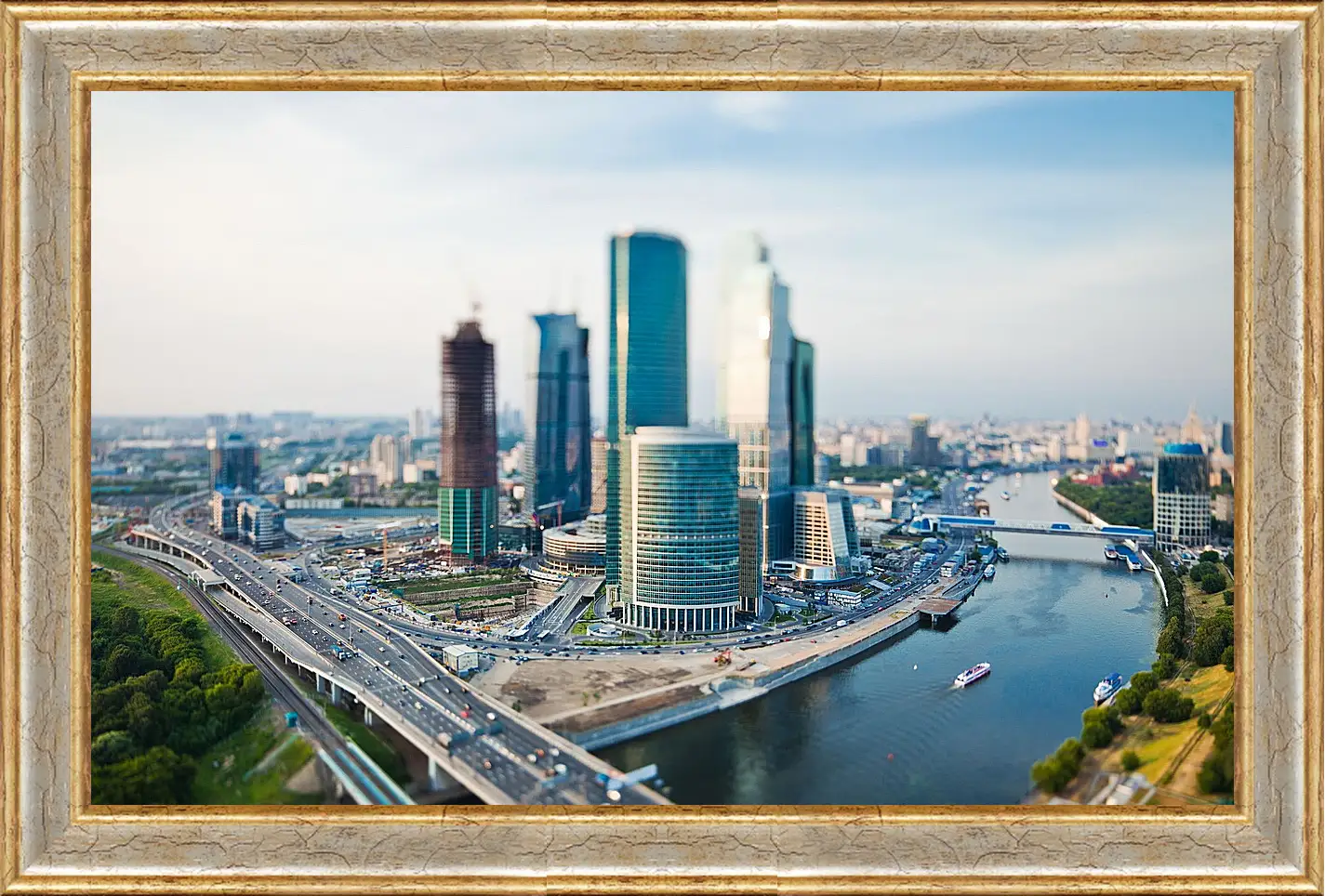 Картина в раме - Город