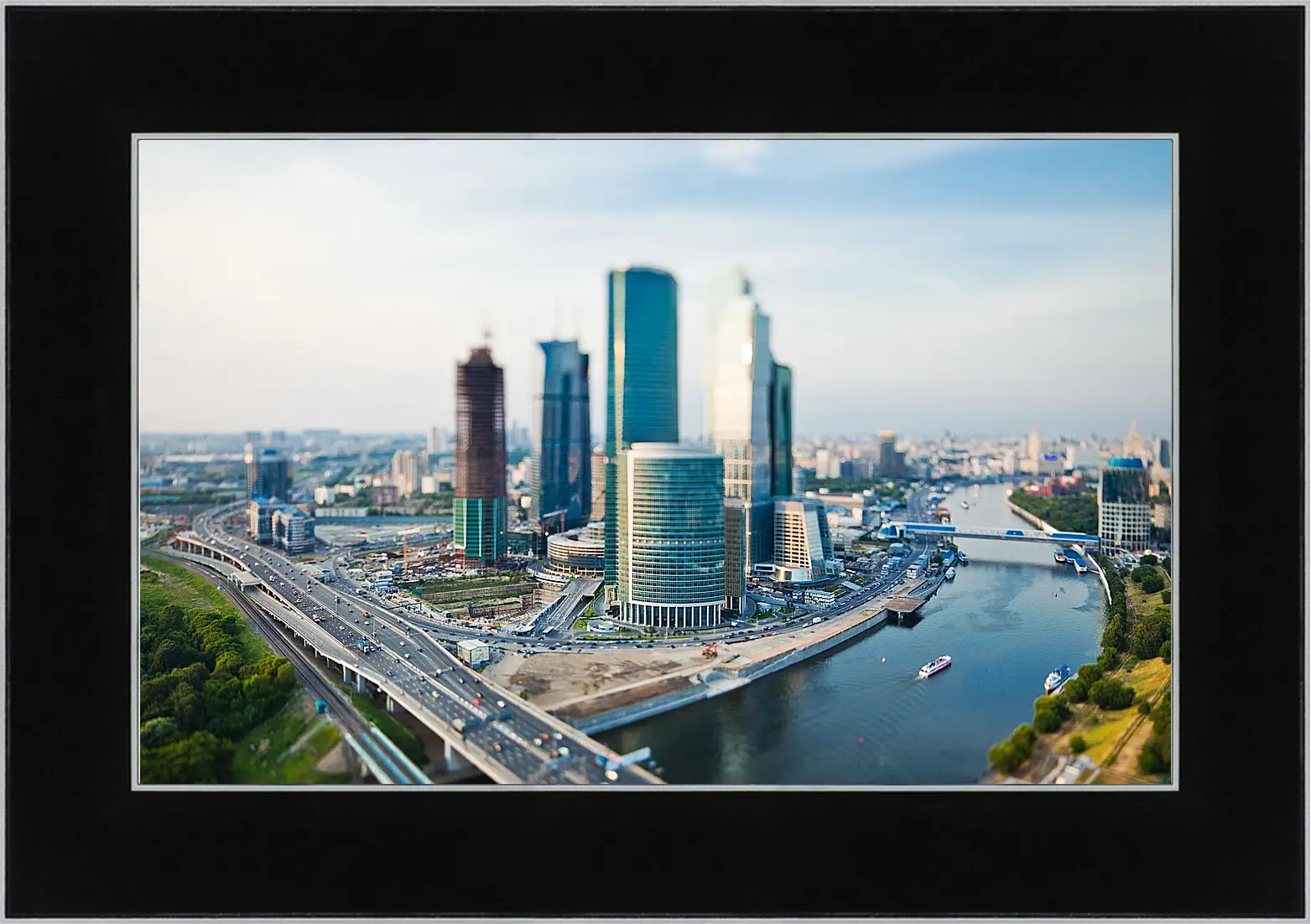 Картина в раме - Город