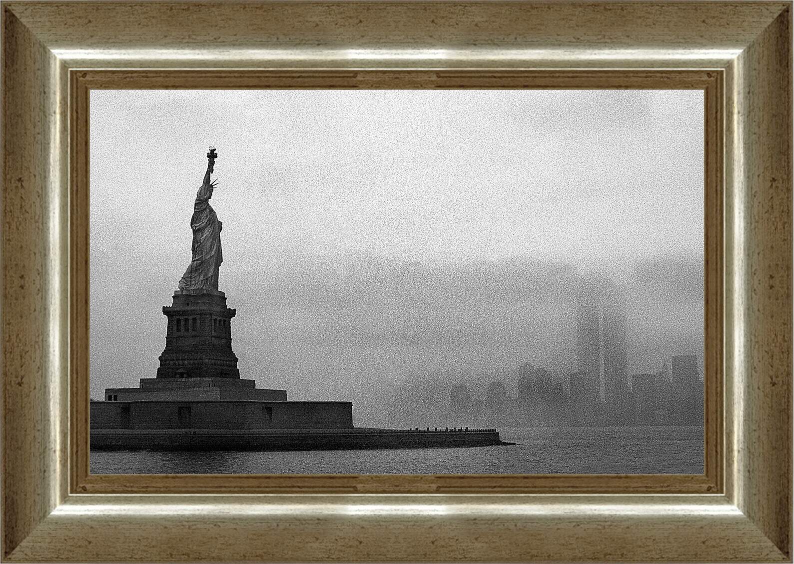 Картина в раме - Статуя Свободы в тумане, Нью-Йорк, США