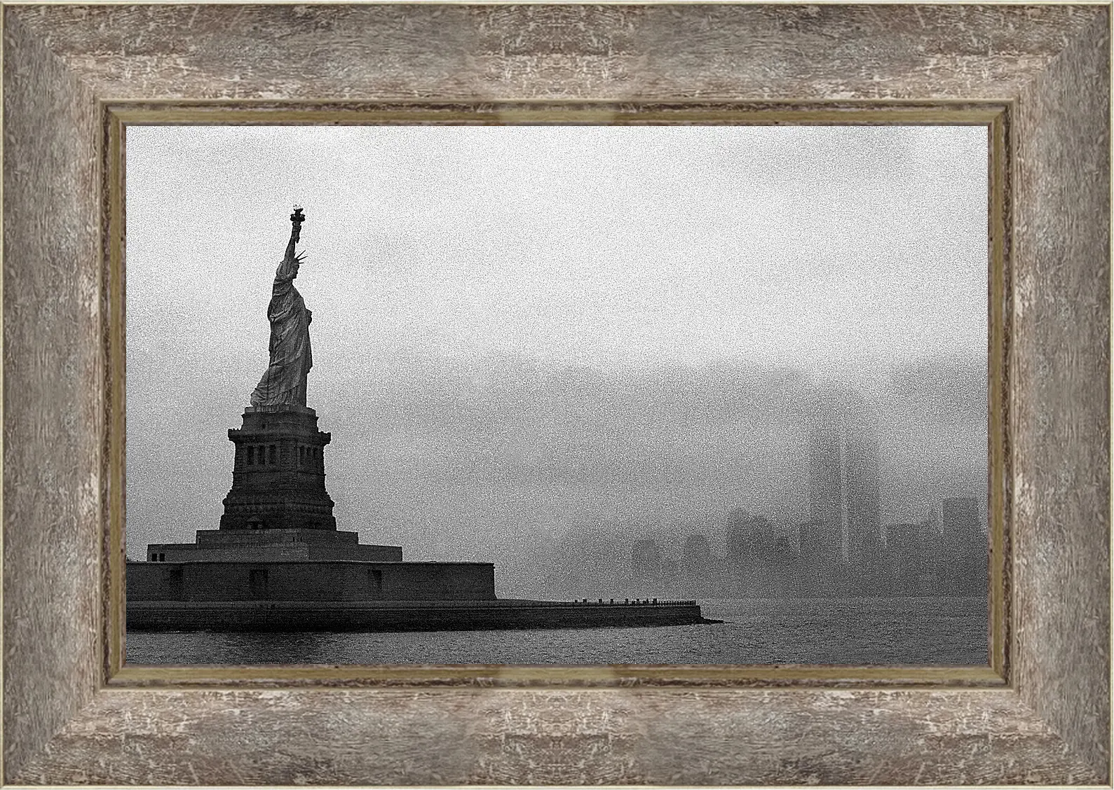 Картина в раме - Статуя Свободы в тумане, Нью-Йорк, США