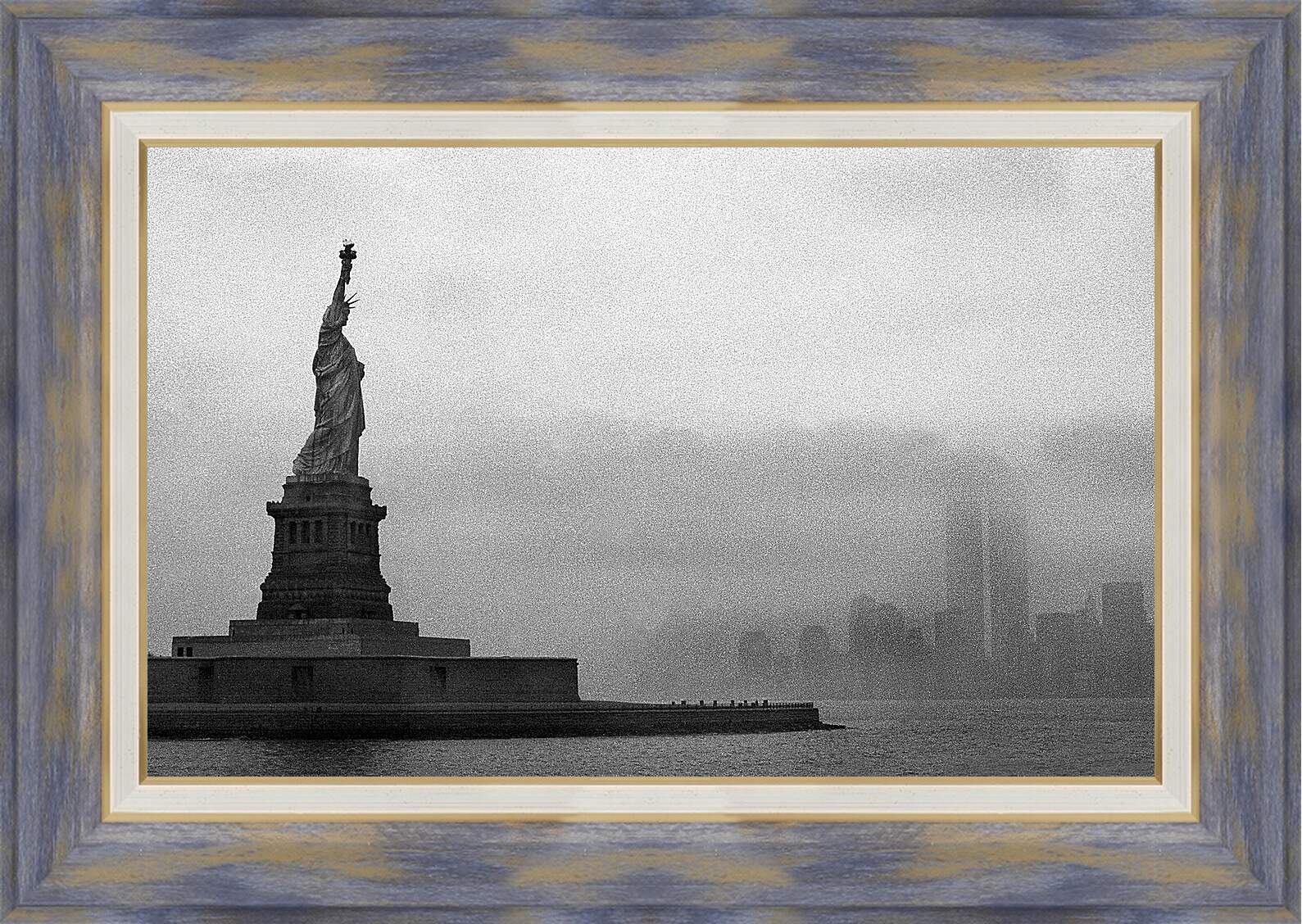 Картина в раме - Статуя Свободы в тумане, Нью-Йорк, США
