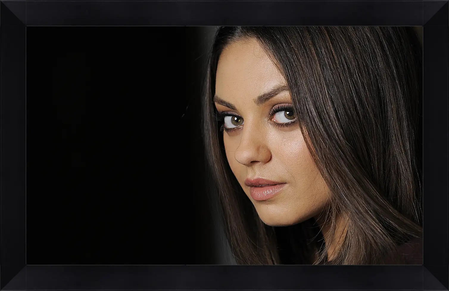 Картина в раме - Мила Кунис. Mila Kunis