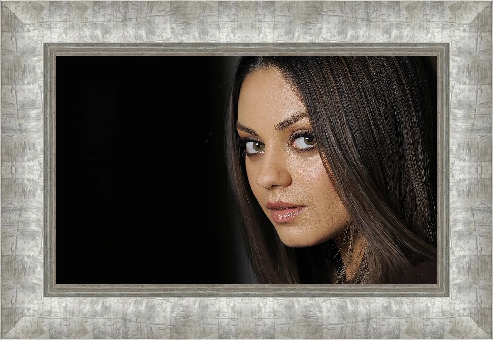 Картина в раме - Мила Кунис. Mila Kunis