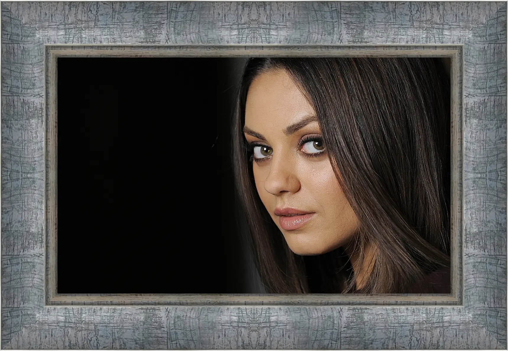 Картина в раме - Мила Кунис. Mila Kunis