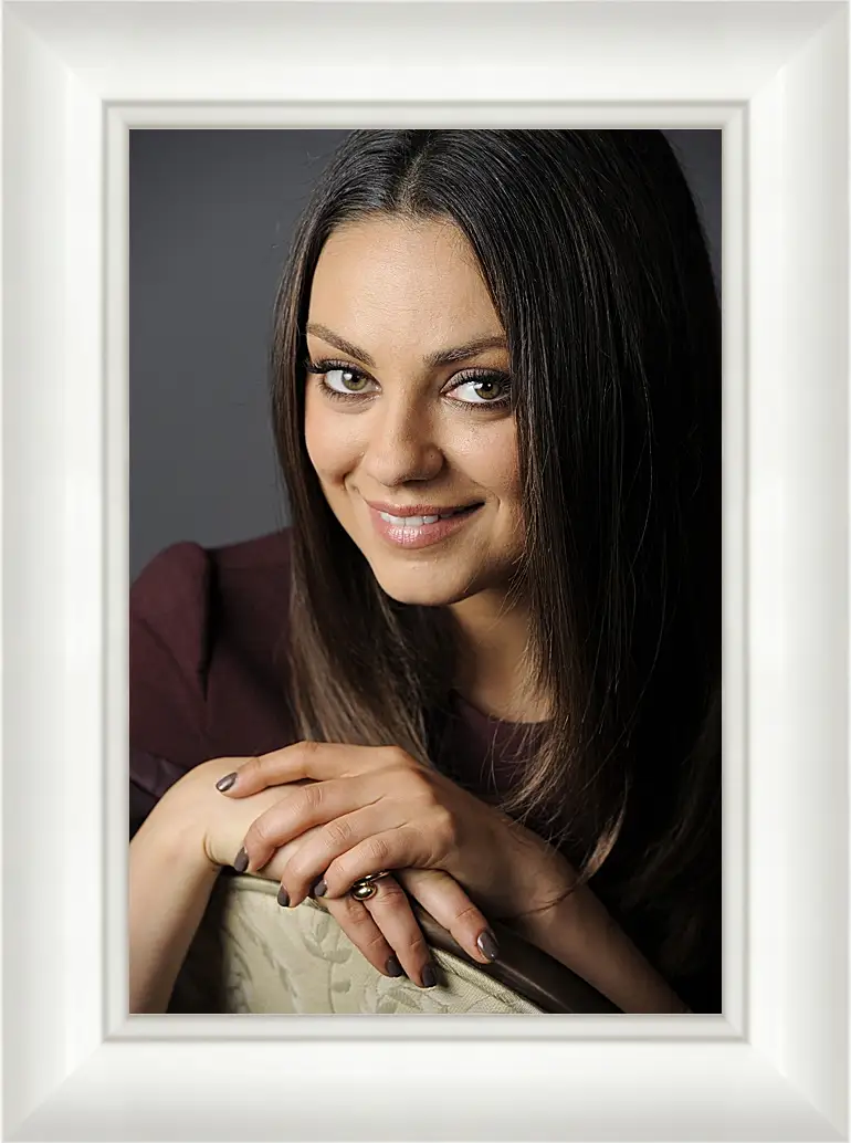 Картина в раме - Мила Кунис. Mila Kunis