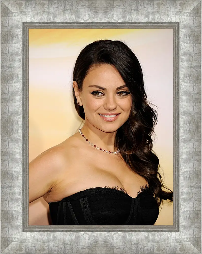 Картина в раме - Мила Кунис. Mila Kunis