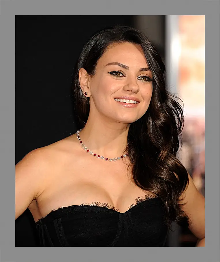 Картина в раме - Мила Кунис. Mila Kunis