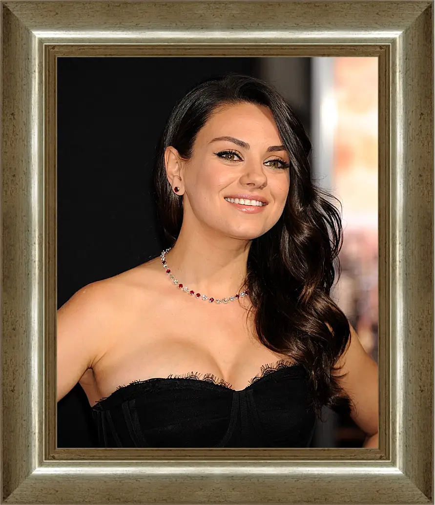 Картина в раме - Мила Кунис. Mila Kunis