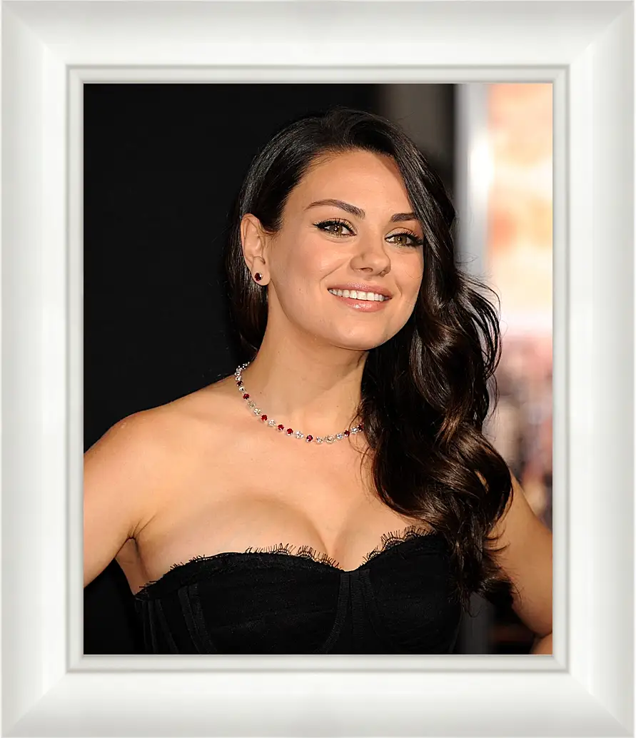 Картина в раме - Мила Кунис. Mila Kunis