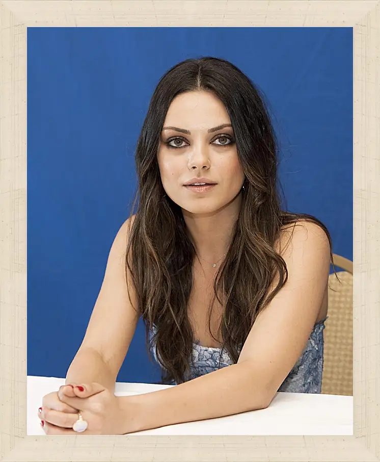 Картина в раме - Мила Кунис. Mila Kunis