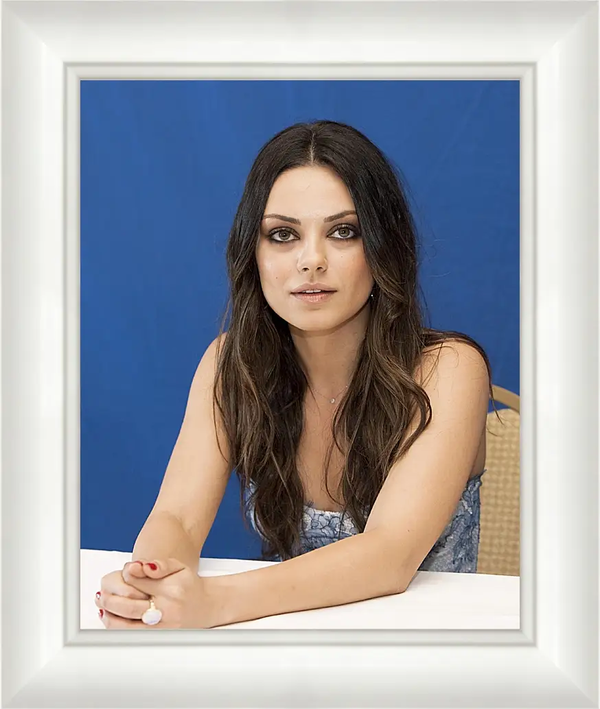 Картина в раме - Мила Кунис. Mila Kunis