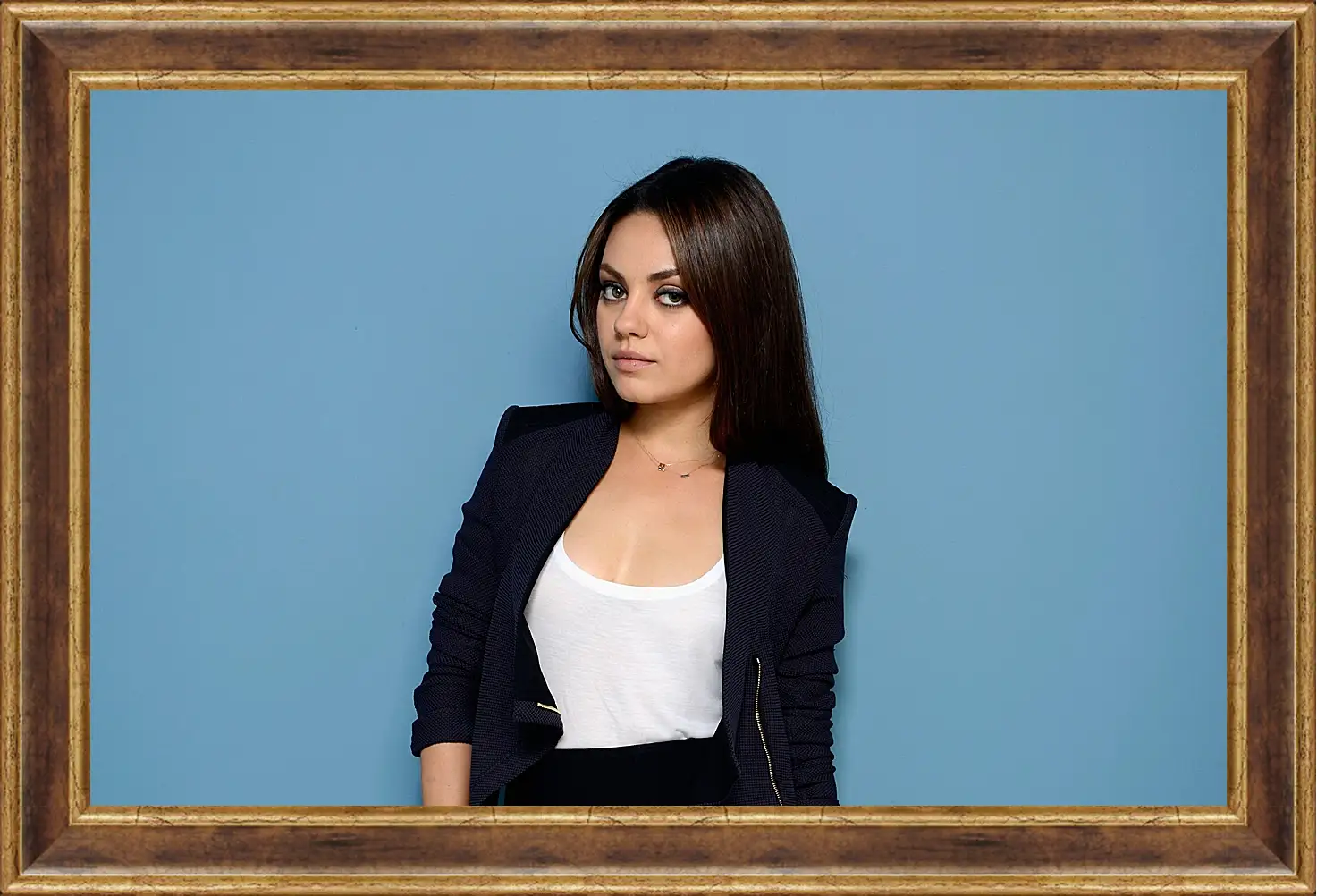 Картина в раме - Мила Кунис. Mila Kunis