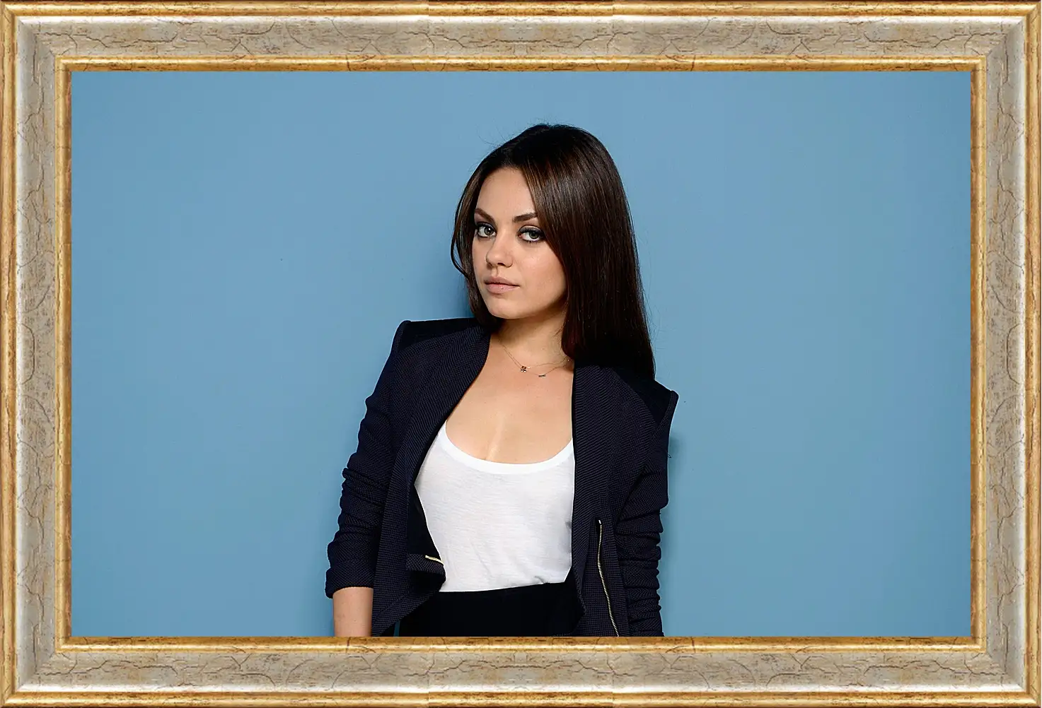 Картина в раме - Мила Кунис. Mila Kunis