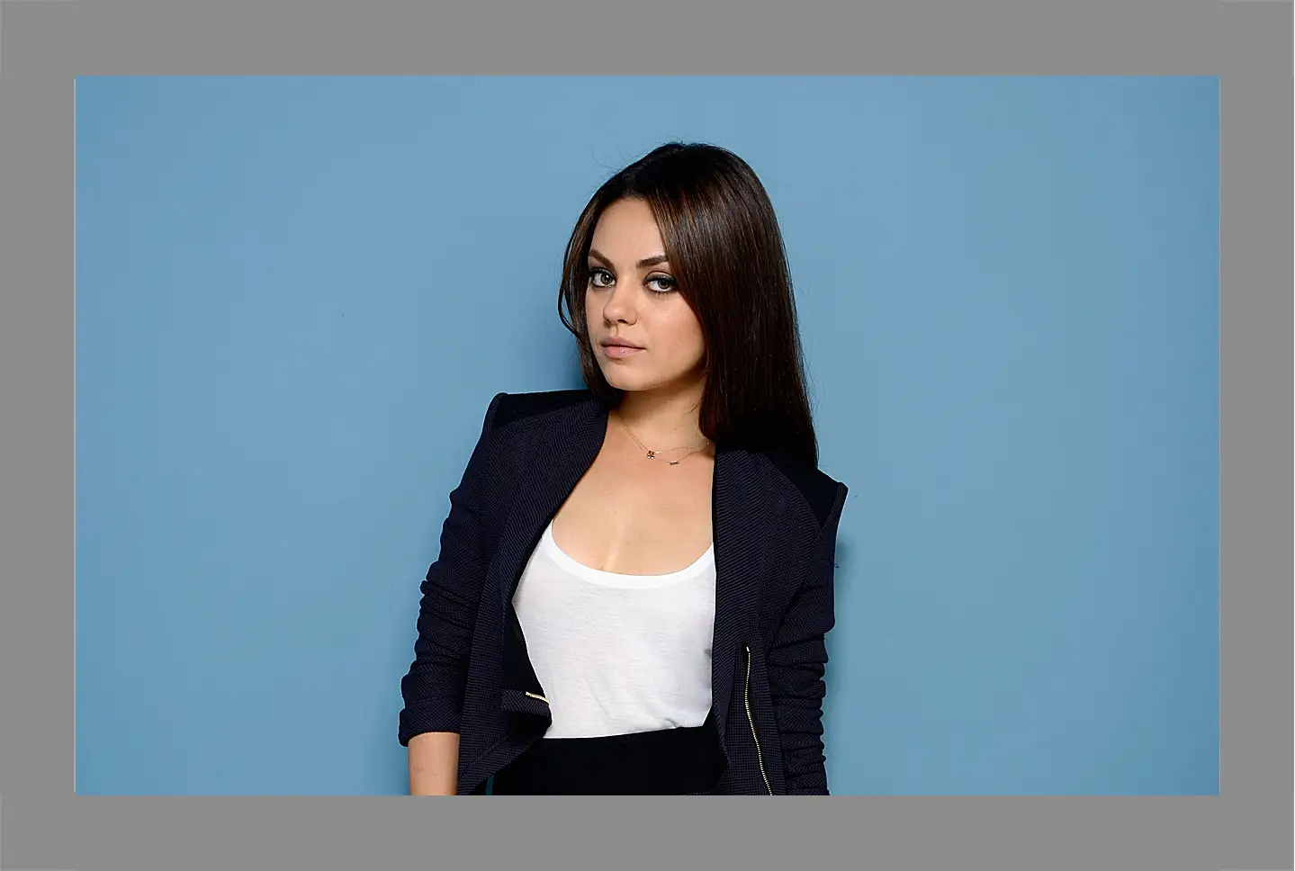 Картина в раме - Мила Кунис. Mila Kunis