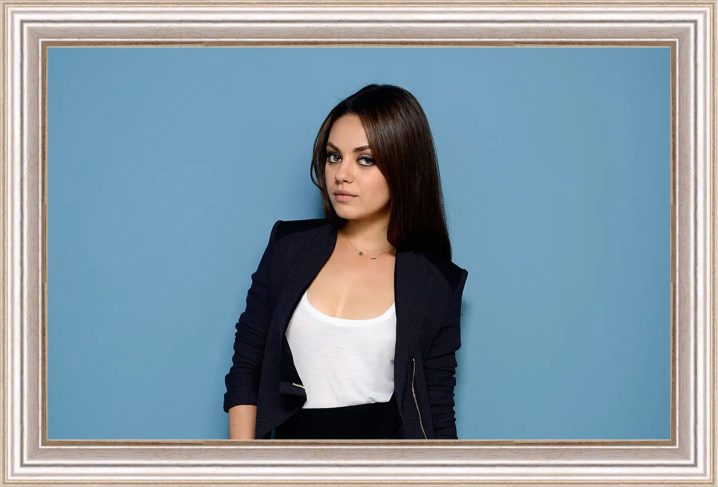 Картина в раме - Мила Кунис. Mila Kunis